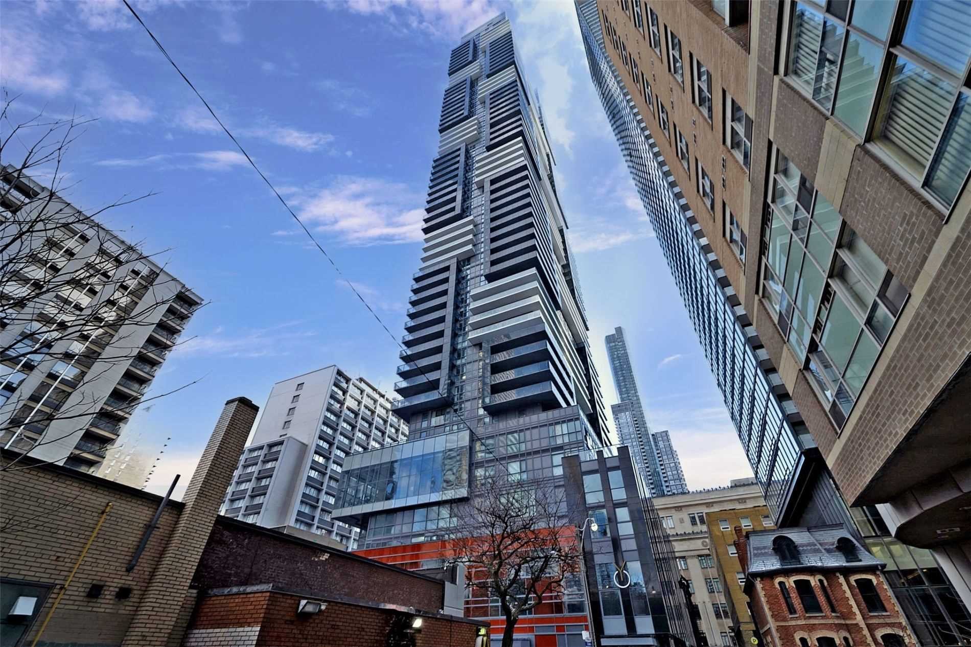 8 Buildings In Downtown Toronto With Two-Storey Units