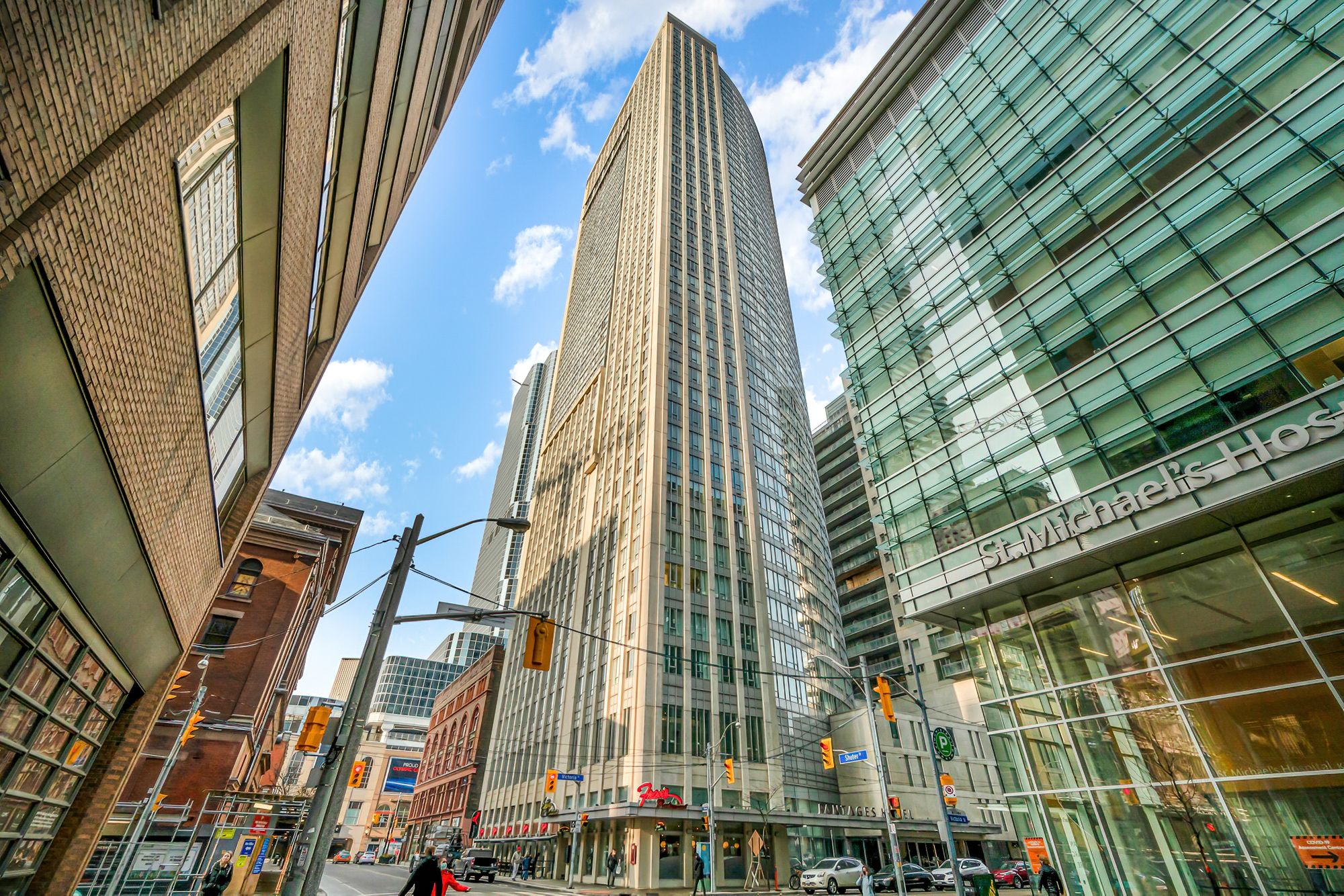 8 Buildings In Downtown Toronto With Two-Storey Units